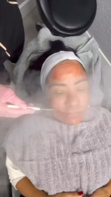 ¿Piel de porcelana en solo 60 minutos? ✨Sí, es posible. En The Beauty Doctors combinamos tecnología avanzada y cuidado experto para transformar tu rostro en una sola sesión. Sal de nuestra clínica con un brillo natural, textura uniforme y esa sensación de frescura que tu piel tanto necesita.✅ Resultados visibles desde la primera cita.✅ Atención personalizada.📍 Agenda hoy mismo haciendo clic en el link de nuestra biografía o escríbenos al +1 (813) 731-5298.#belleza #thebeautydoctors #facial